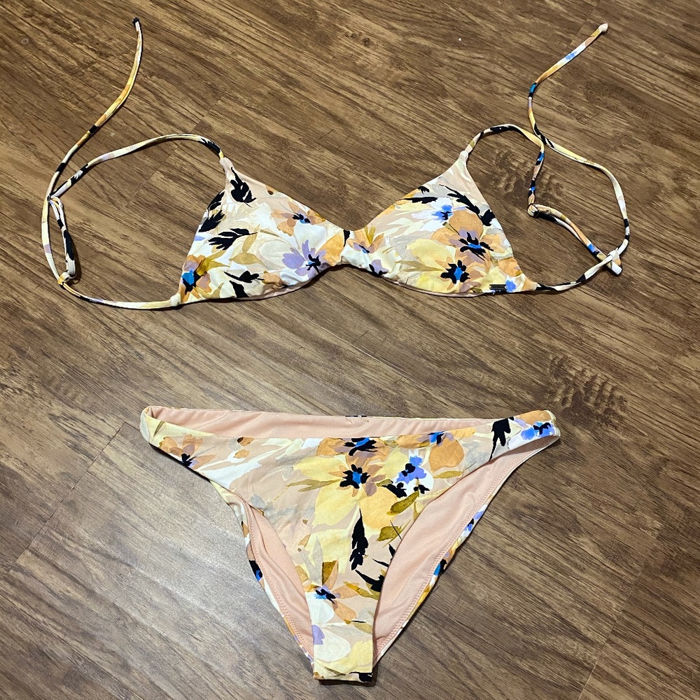 O'Neill Bikini Size Medium